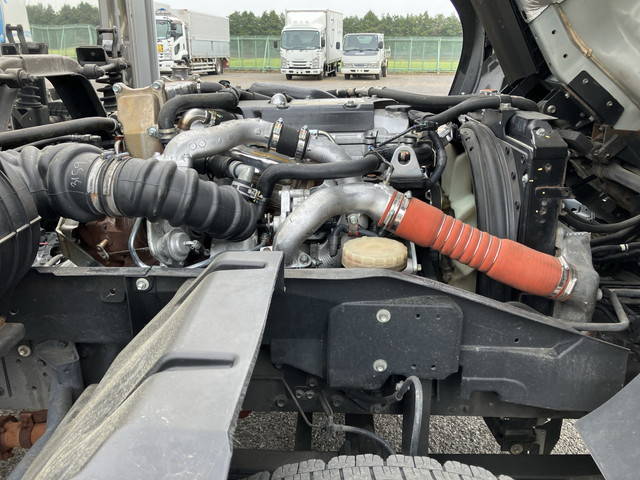 いすゞフォワード冷蔵冷凍ウイング増トン（6t・8t）[写真30]