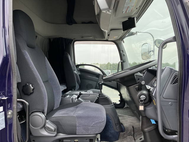 いすゞフォワード冷蔵冷凍ウイング増トン（6t・8t）[写真34]