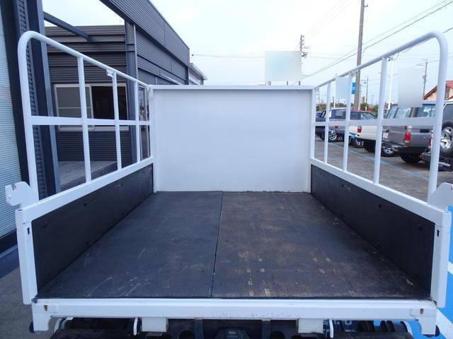 いすゞエルフ平ボディ小型（2t・3t）[写真17]