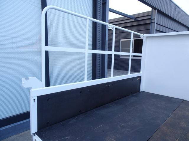 いすゞエルフ平ボディ小型（2t・3t）[写真18]