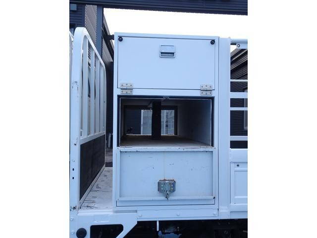 いすゞエルフ平ボディ小型（2t・3t）[写真21]