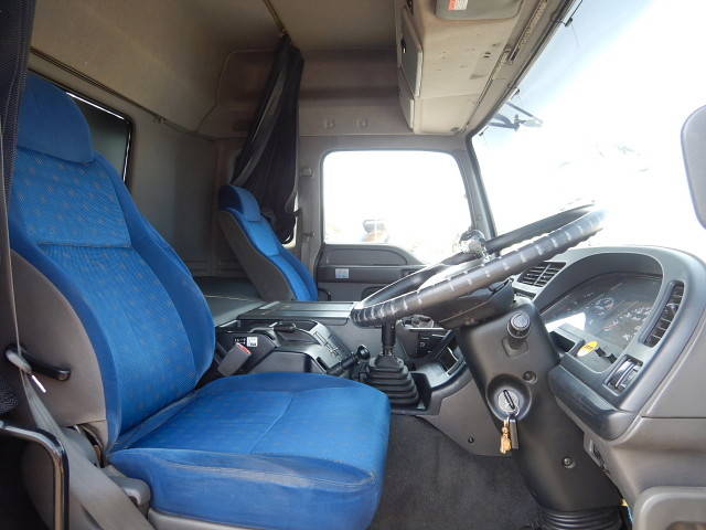 いすゞギガトレーラーヘッド（トラクターヘッド）大型（10t）[写真14]