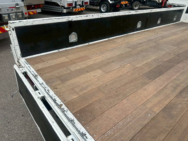 日野デュトロ平ボディ小型（2t・3t）[写真10]