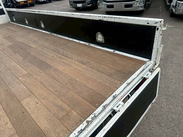 日野デュトロ平ボディ小型（2t・3t）[写真11]