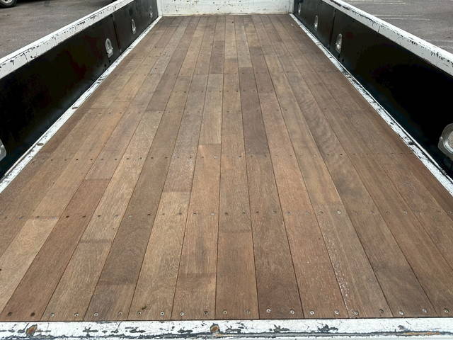 日野デュトロ平ボディ小型（2t・3t）[写真09]