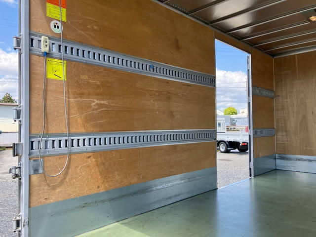 いすゞエルフアルミバン小型（2t・3t）[写真16]