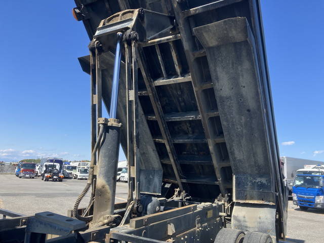 日野プロフィアダンプ大型（10t）[写真13]