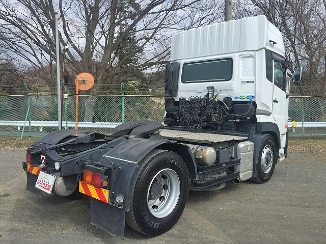 UDトラックスクオントレーラーヘッド（トラクターヘッド）大型（10t）[写真02]