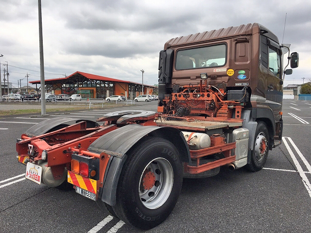 UDトラックスクオントレーラーヘッド（トラクターヘッド）大型（10t）[写真02]