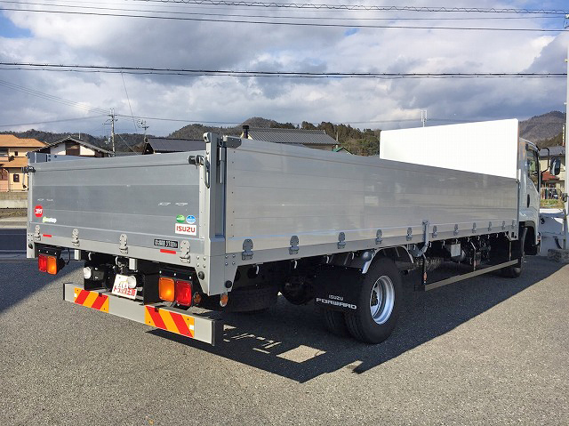 いすゞフォワードアルミブロック中型（4t）[写真02]