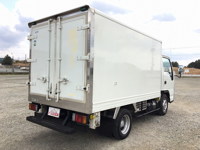 いすゞエルフ冷凍車（冷蔵車）小型（2t・3t）[写真02]