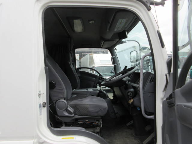 いすゞフォワード冷凍車（冷蔵車）中型（4t）[写真10]