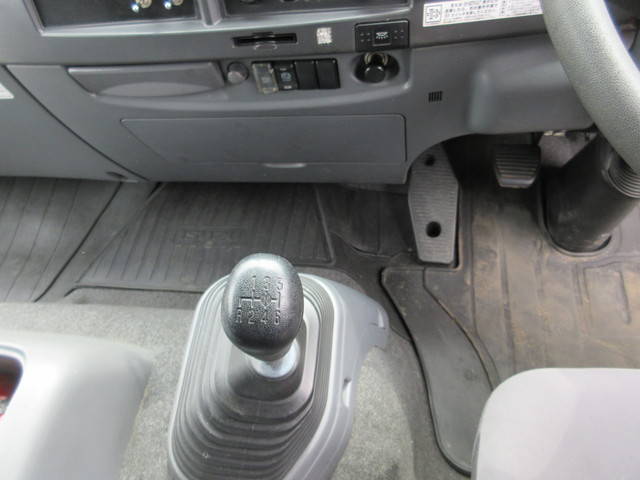 いすゞフォワード冷凍車（冷蔵車）中型（4t）[写真12]