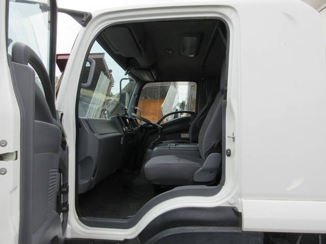 いすゞフォワード冷凍車（冷蔵車）中型（4t）[写真16]