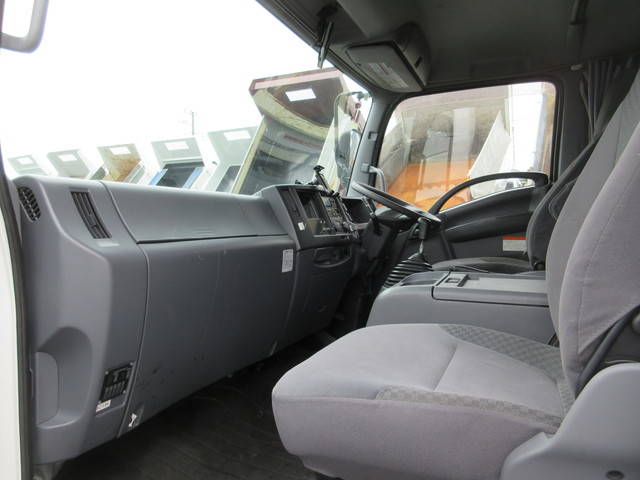 いすゞフォワード冷凍車（冷蔵車）中型（4t）[写真17]