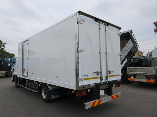 いすゞフォワード冷凍車（冷蔵車）中型（4t）[写真02]