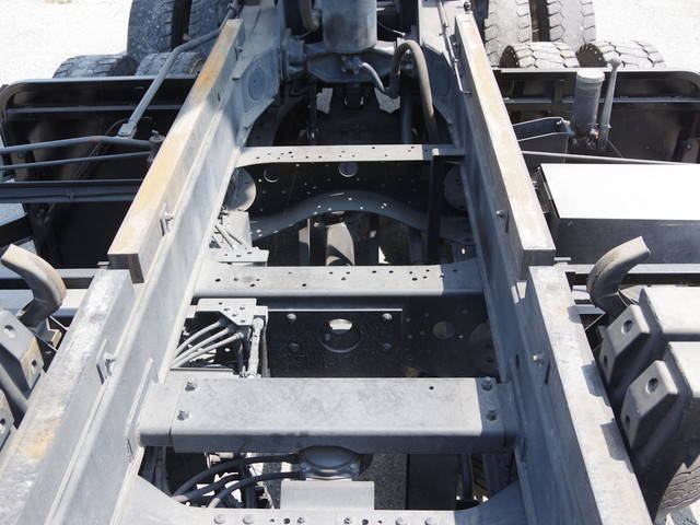 UDトラックスクオン深ダンプ（土砂禁ダンプ）大型（10t）[写真16]