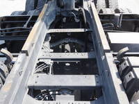 UDトラックスクオン深ダンプ（土砂禁ダンプ）大型（10t）[写真17]