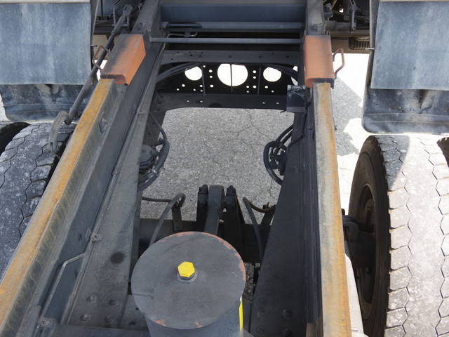 UDトラックスクオン深ダンプ（土砂禁ダンプ）大型（10t）[写真17]