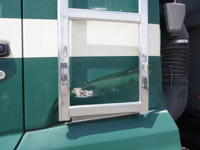 UDトラックスクオン深ダンプ（土砂禁ダンプ）大型（10t）[写真23]