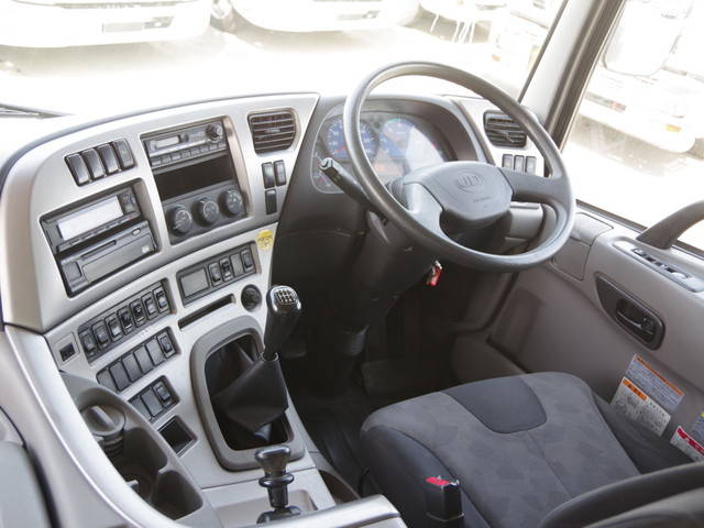 UDトラックスクオン深ダンプ（土砂禁ダンプ）大型（10t）[写真29]