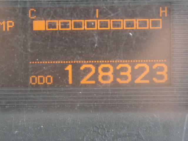 UDトラックスクオン深ダンプ（土砂禁ダンプ）大型（10t）[写真32]