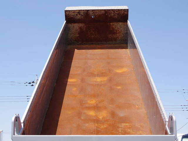 UDトラックスクオン深ダンプ（土砂禁ダンプ）大型（10t）[写真05]