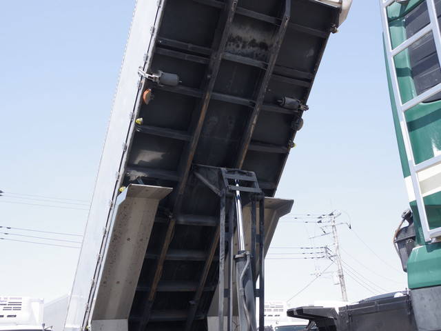 UDトラックスクオン深ダンプ（土砂禁ダンプ）大型（10t）[写真08]