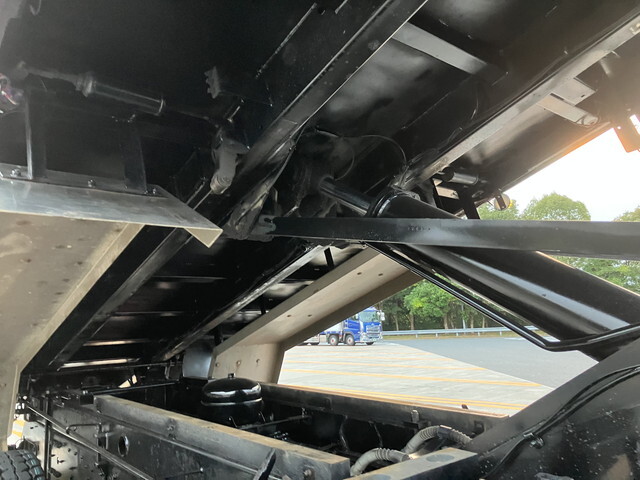 三菱ふそうスーパーグレートダンプ大型（10t）[写真09]