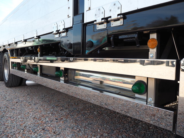 三菱ふそうスーパーグレートアルミブロック大型（10t）[写真12]