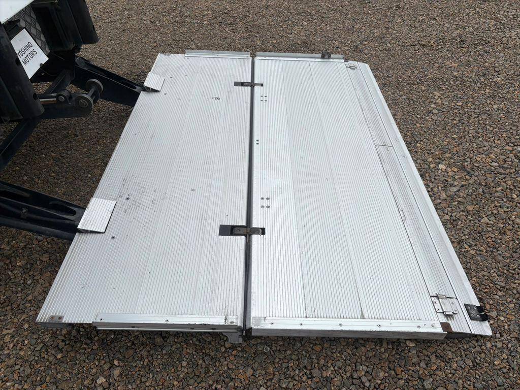 日野レンジャー冷凍車（冷蔵車）中型（4t）[写真10]