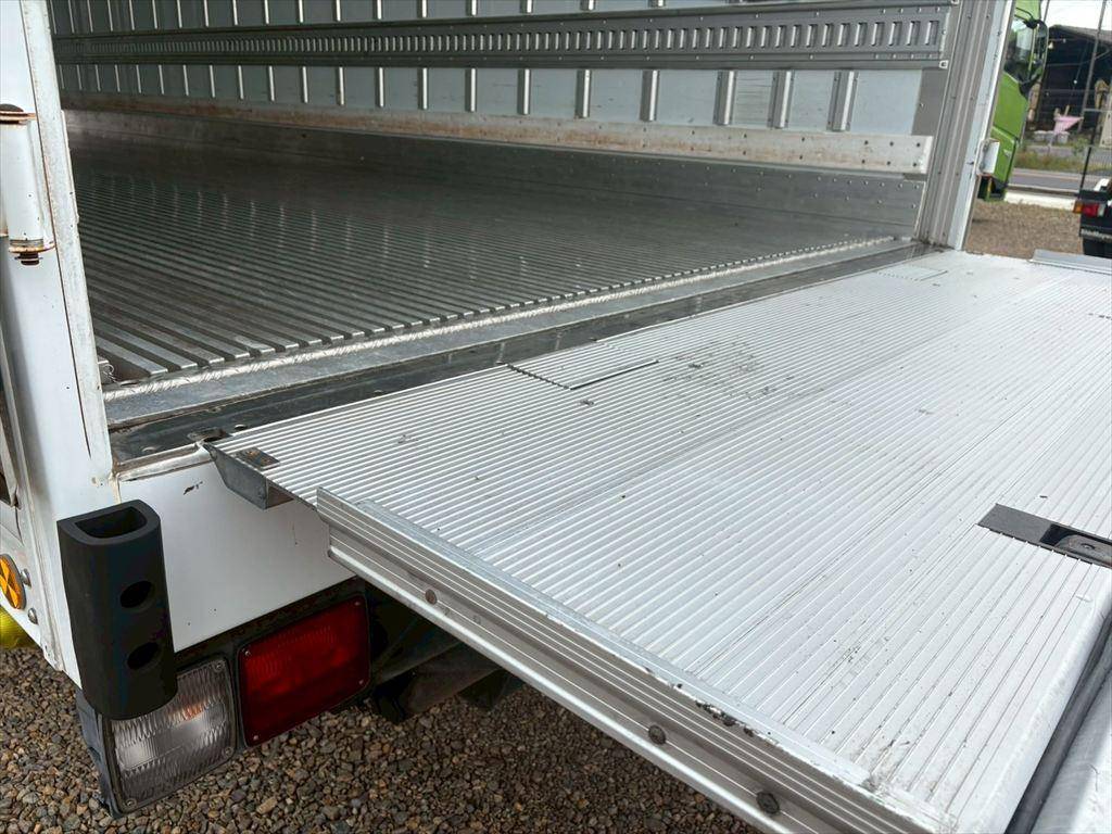 日野レンジャー冷凍車（冷蔵車）中型（4t）[写真11]