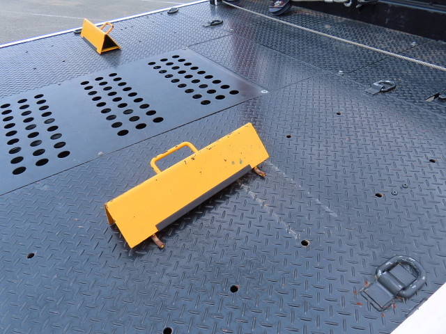 いすゞフォワードキャリアカー中型（4t）[写真10]