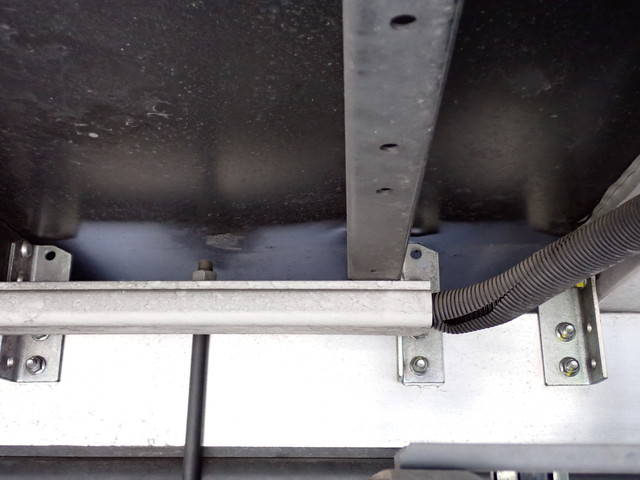 いすゞフォワードアルミウイング中型（4t）[写真16]