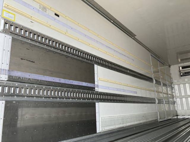 いすゞフォワード冷凍車（冷蔵車）増トン（6t・8t）[写真11]