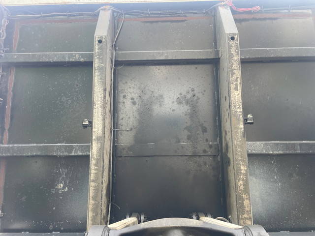 三菱ふそうスーパーグレートダンプ大型（10t）[写真08]