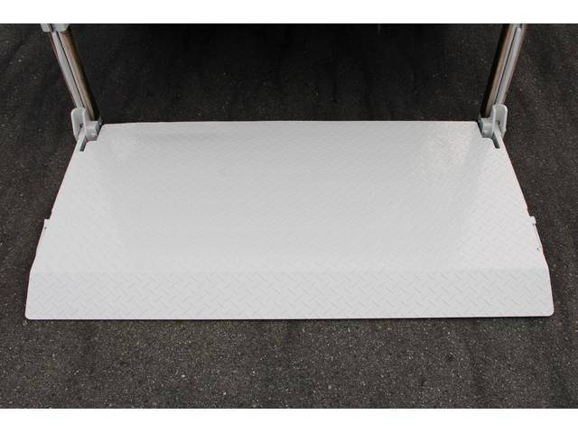 いすゞエルフ平ボディ小型（2t・3t）[写真15]