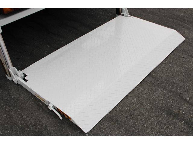 いすゞエルフ平ボディ小型（2t・3t）[写真16]