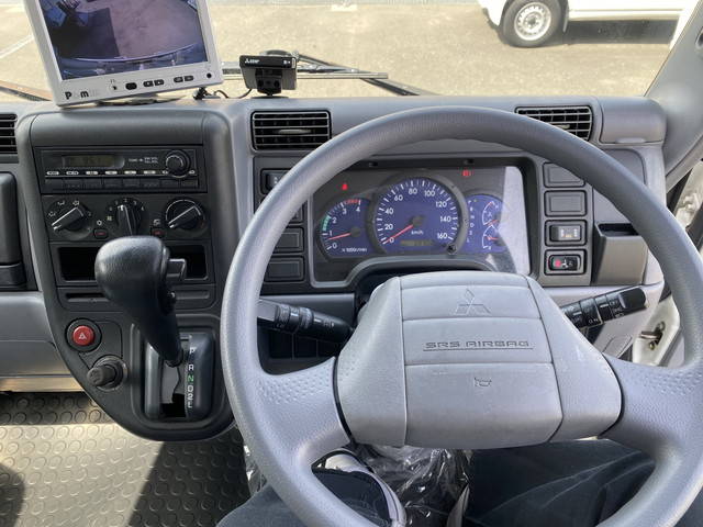 三菱ふそうキャンターパネルバン小型（2t・3t）[写真13]