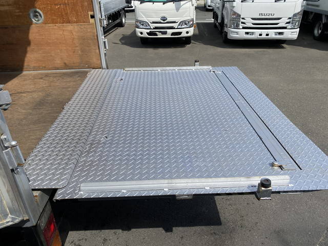 三菱ふそうキャンターパネルバン小型（2t・3t）[写真07]