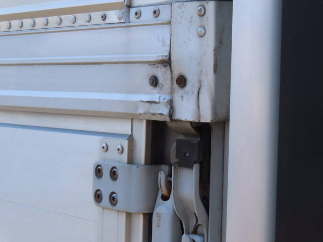 いすゞフォワードアルミウイング中型（4t）[写真08]