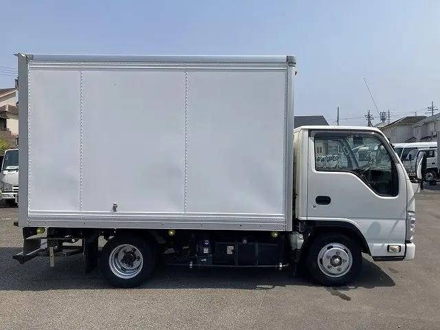 いすゞエルフパネルバン小型（2t・3t）[写真05]