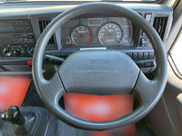 いすゞエルフ冷凍車（冷蔵車）小型（2t・3t）[写真11]