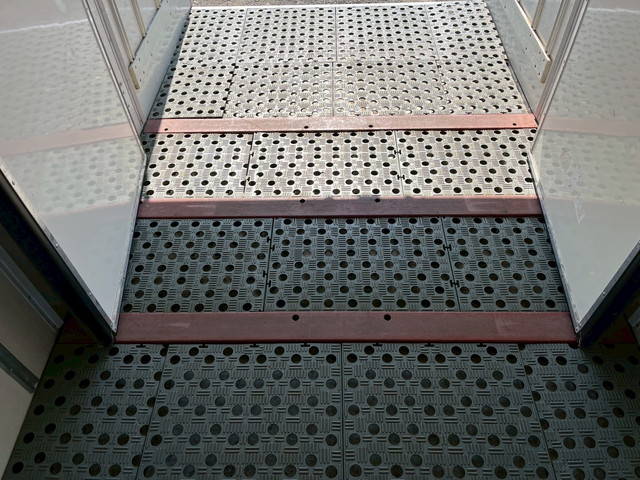 いすゞエルフ冷凍車（冷蔵車）小型（2t・3t）[写真12]