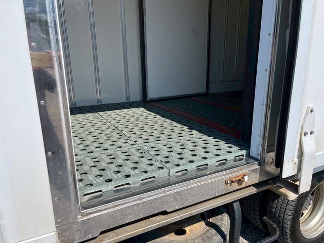 いすゞエルフ冷凍車（冷蔵車）小型（2t・3t）[写真19]