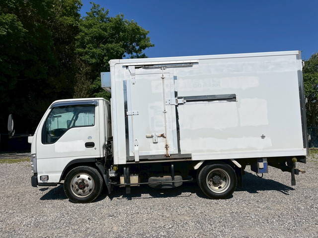 いすゞエルフ冷凍車（冷蔵車）小型（2t・3t）[写真04]