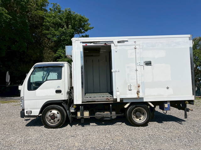 いすゞエルフ冷凍車（冷蔵車）小型（2t・3t）[写真05]