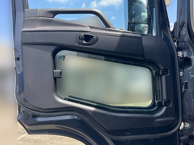 三菱ふそうスーパーグレート冷蔵冷凍ウイング大型（10t）[写真27]