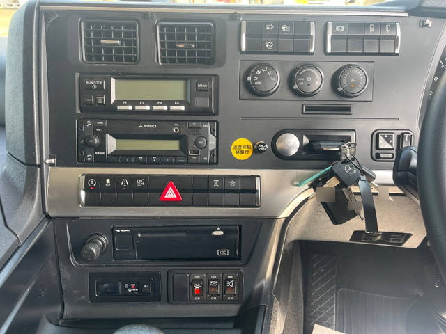 三菱ふそうスーパーグレート冷蔵冷凍ウイング大型（10t）[写真34]