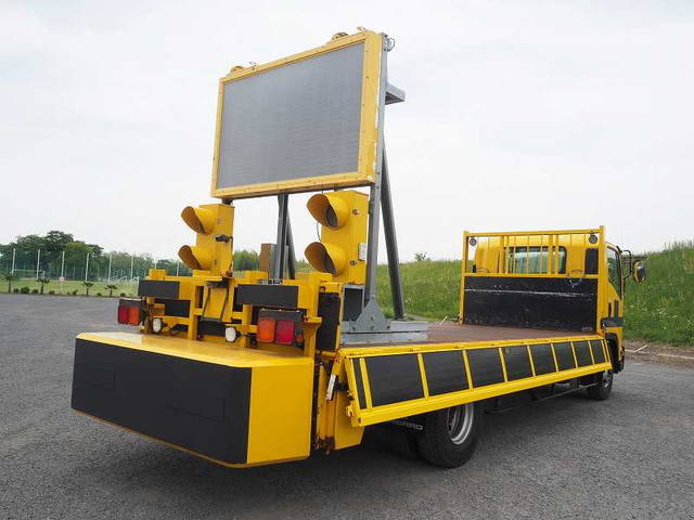 いすゞフォワード道路作業車中型（4t）[写真10]